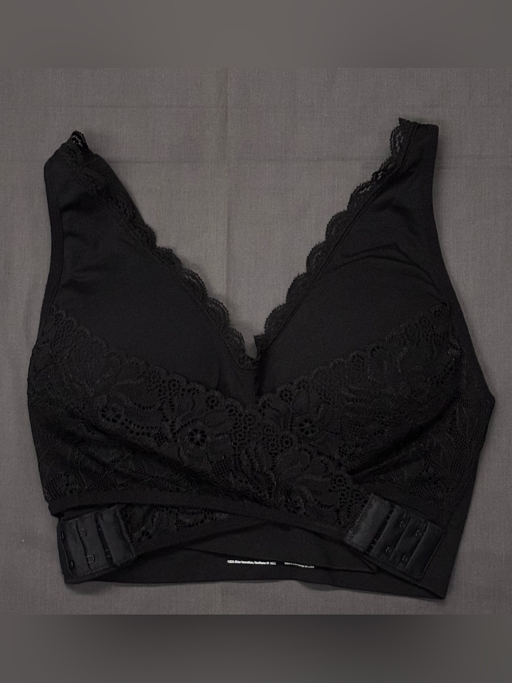 CaraMia Wireless Lift Bra Lot of 2 Black White Medium Lace CrissCross Side Hook - Picture 5 of 13